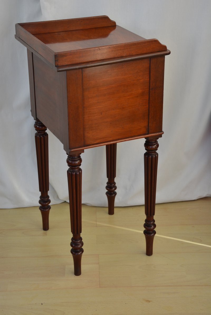 Regency Mahogany Bedside Cabinet Pot Cupboard - Image 14