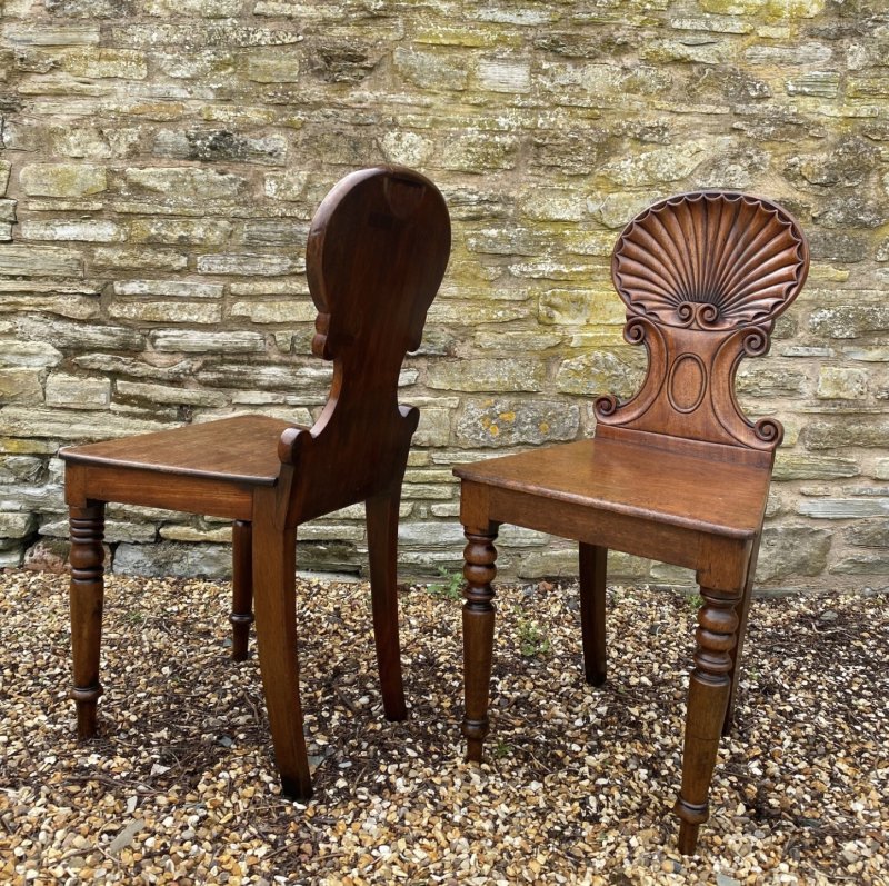 Pair of shell backed hall chairs - Image 9