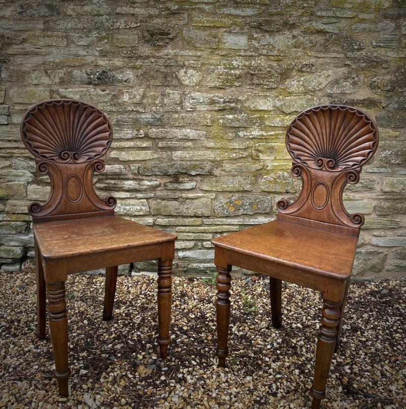 Pair of shell backed hall chairs - Image 7