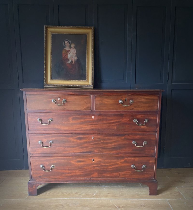 Georgian mahogany chest of drawers