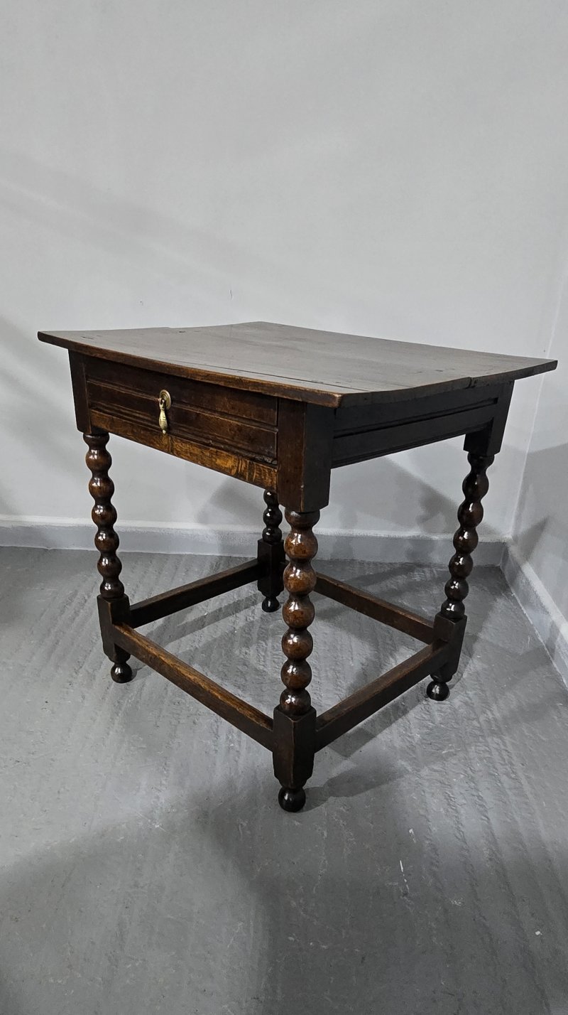 Fine C17th Oak Side Table - Image 2