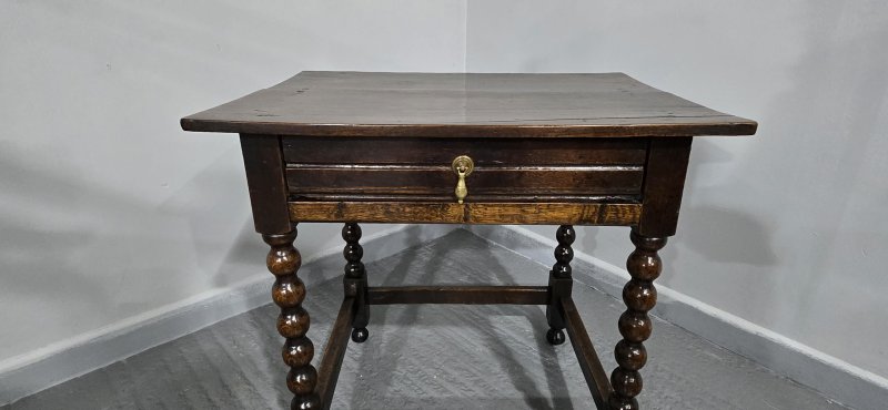 Fine C17th Oak Side Table - Image 3