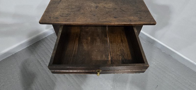 Fine C17th Oak Side Table - Image 8