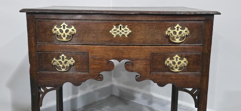 Superb C17th Oak Lowboy - Image 3