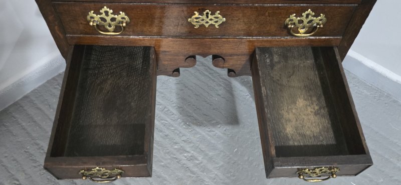 Superb C17th Oak Lowboy - Image 9