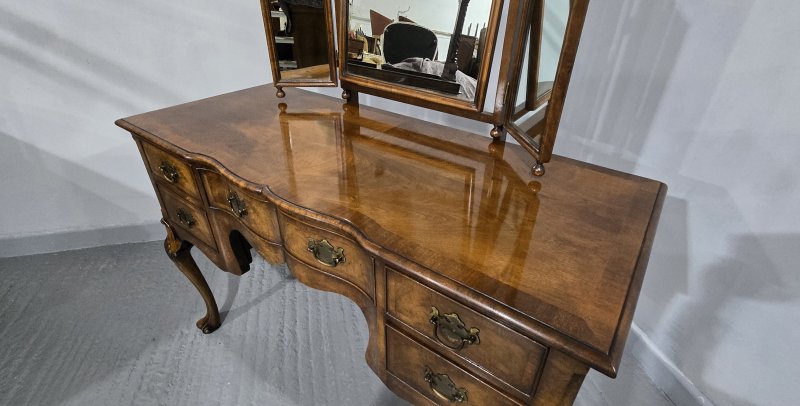 Superb Queen Anne Dressing Table - Image 6