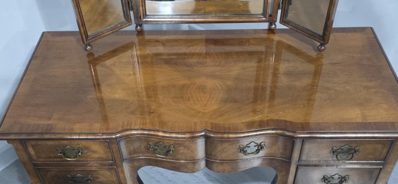 Superb Queen Anne Dressing Table - Image 11