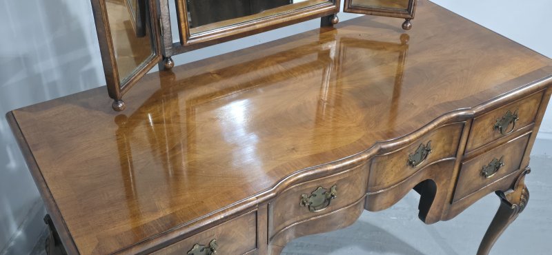 Superb Queen Anne Dressing Table - Image 12