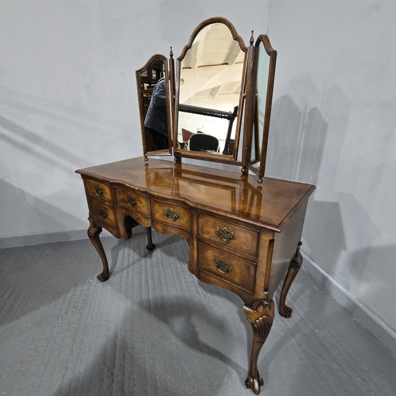 Superb Queen Anne Dressing Table - Image 15