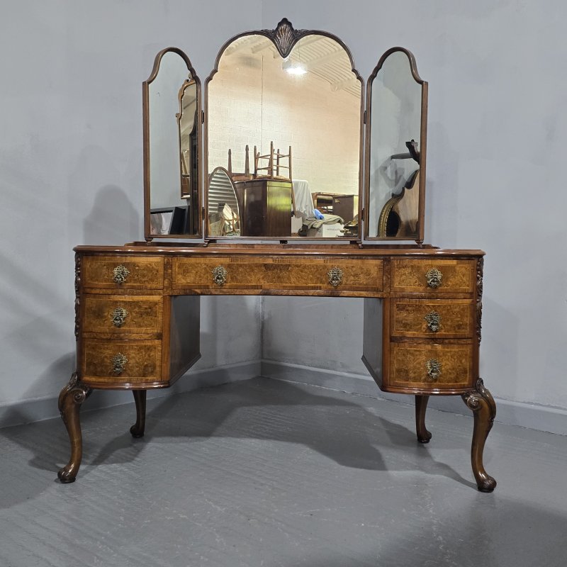 Magnificent Queen Anne Dressing Table