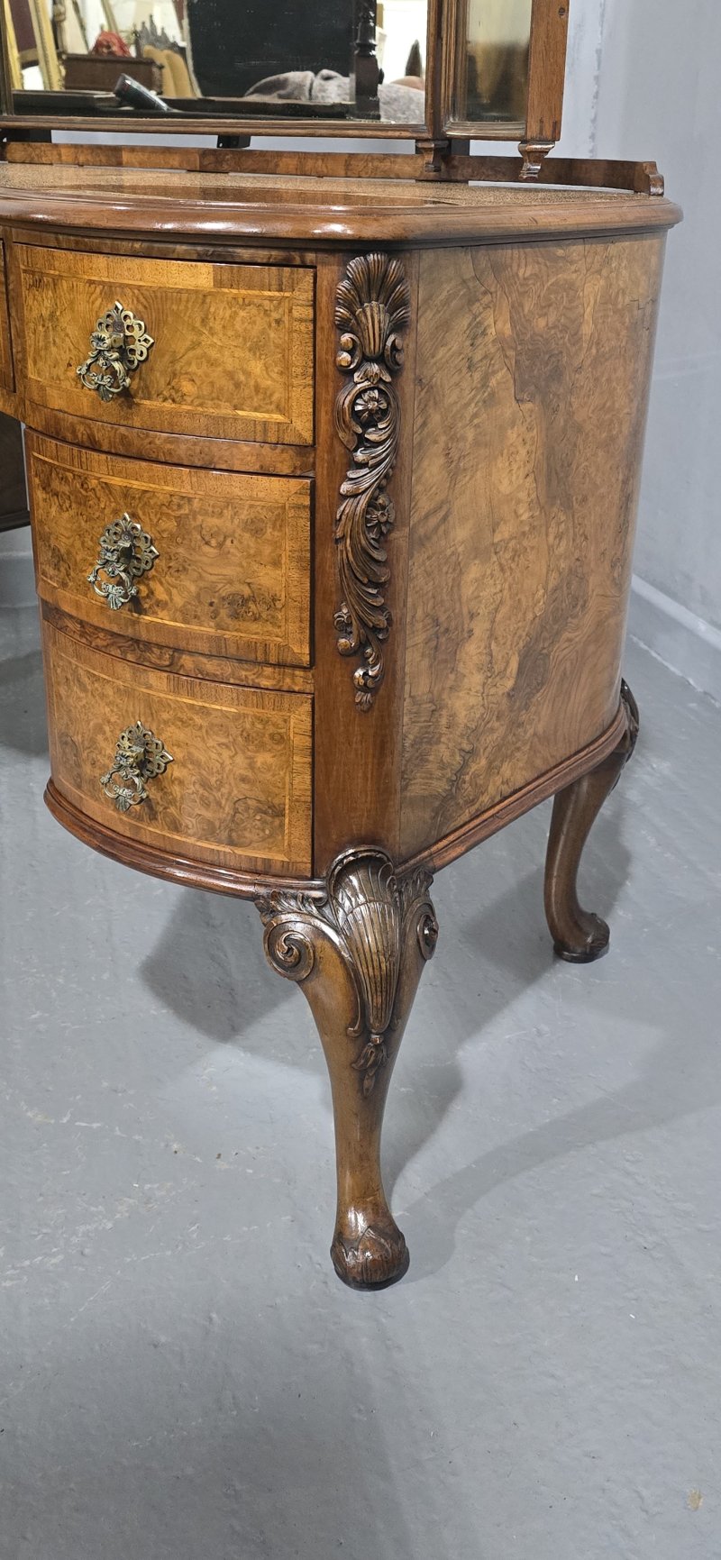 Magnificent Queen Anne Dressing Table - Image 8