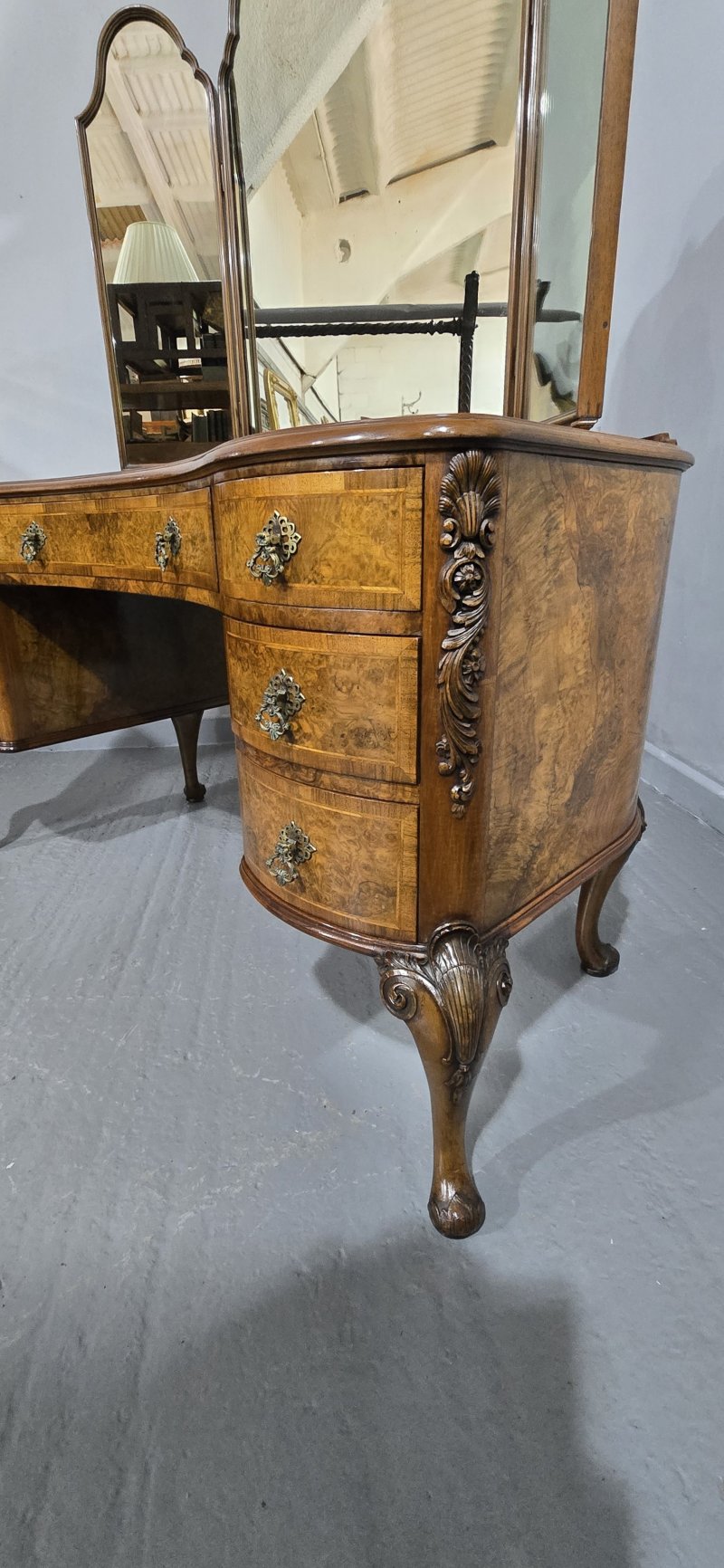 Magnificent Queen Anne Dressing Table - Image 5