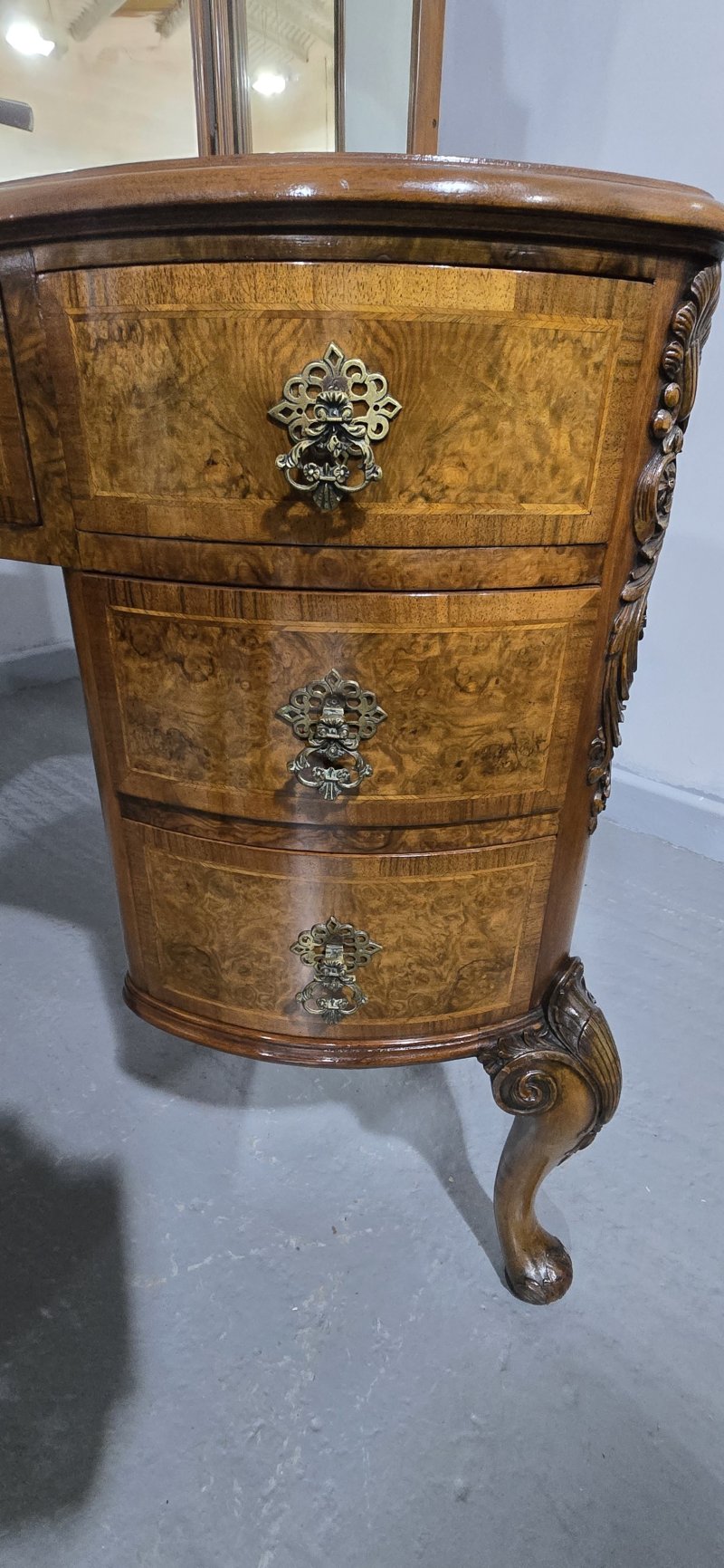 Magnificent Queen Anne Dressing Table - Image 6