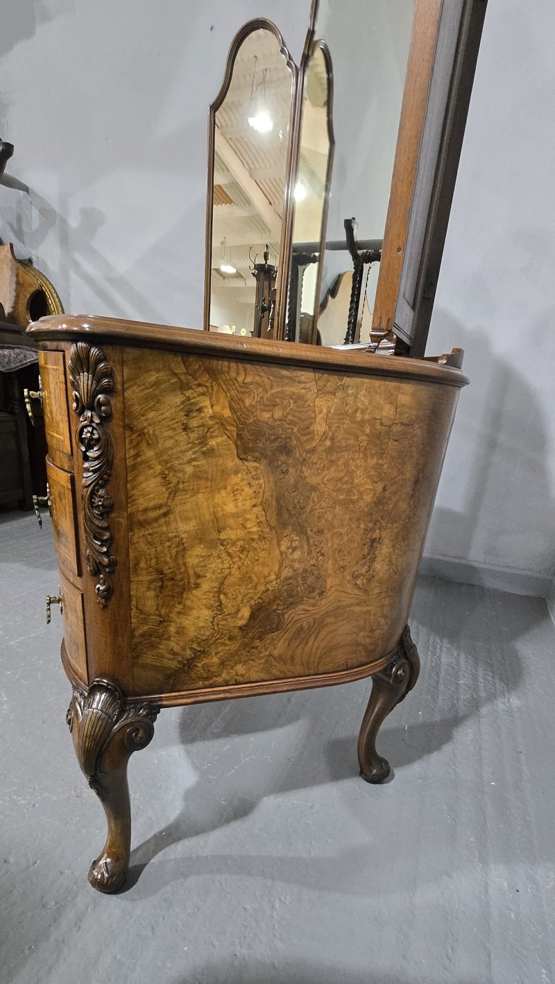 Magnificent Queen Anne Dressing Table - Image 9