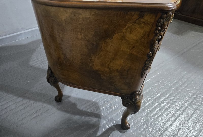Magnificent Queen Anne Dressing Table - Image 4