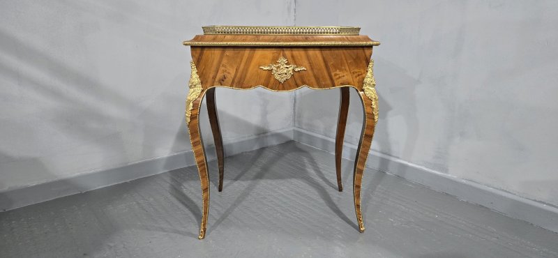Superb Satinwood Planter - Image 8