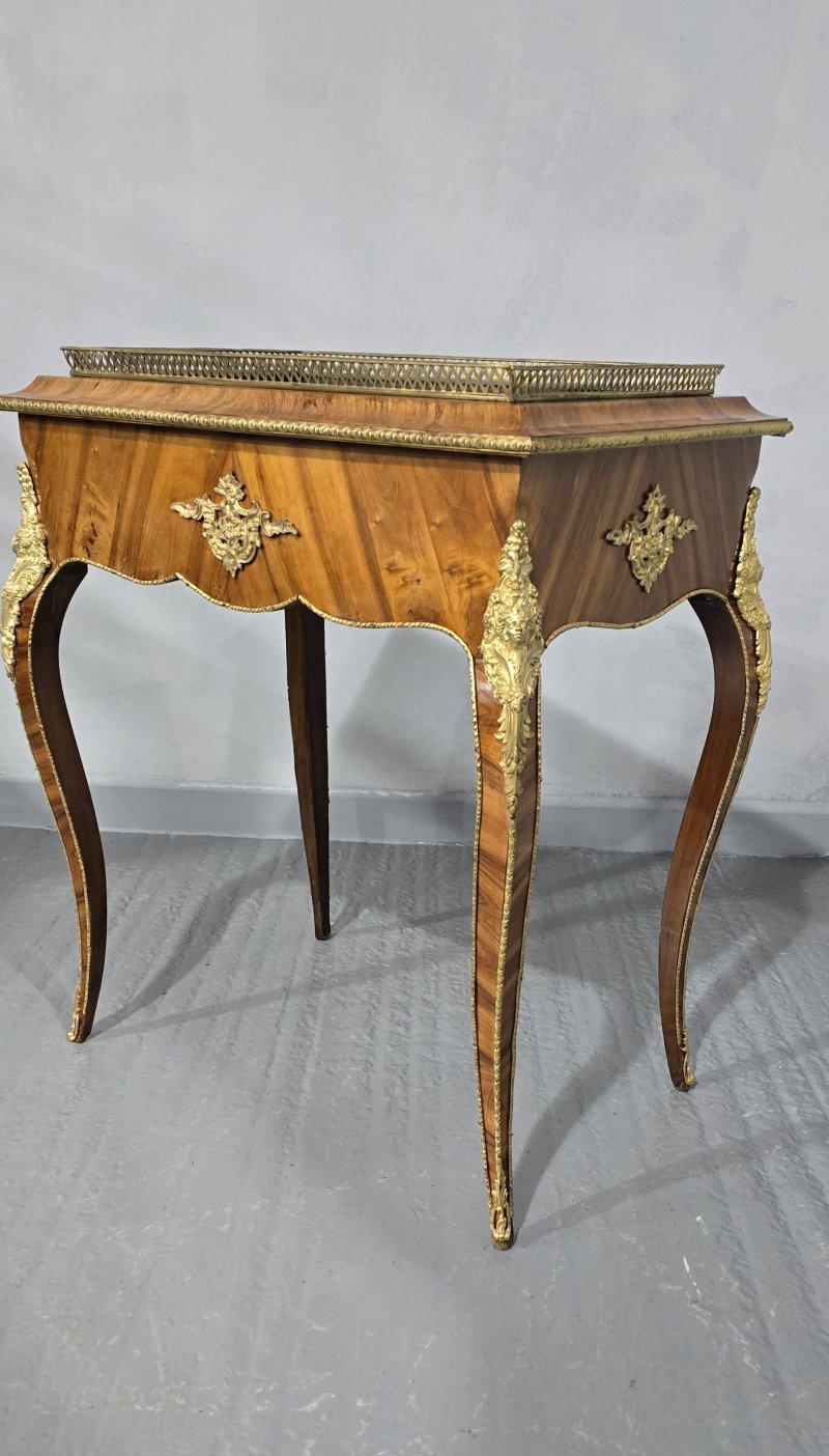 Superb Satinwood Planter - Image 3