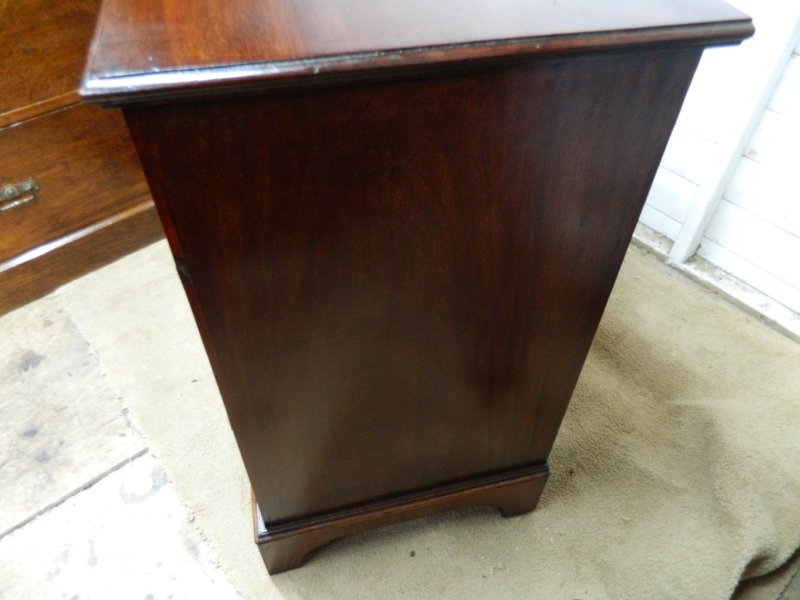 Edwardian Small  Mahogany Chest of Drawers - Image 12