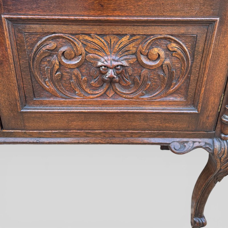Antique Late Victorian Oak Bowfront Dresser Green Man Carvings Cabriole Legs - Image 9