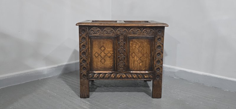 Very Small Oak Inlaid Coffer - Image 4