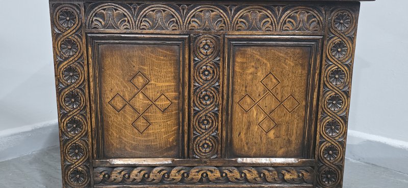 Very Small Oak Inlaid Coffer - Image 11