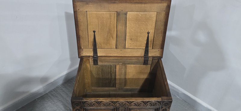 Very Small Oak Inlaid Coffer - Image 9