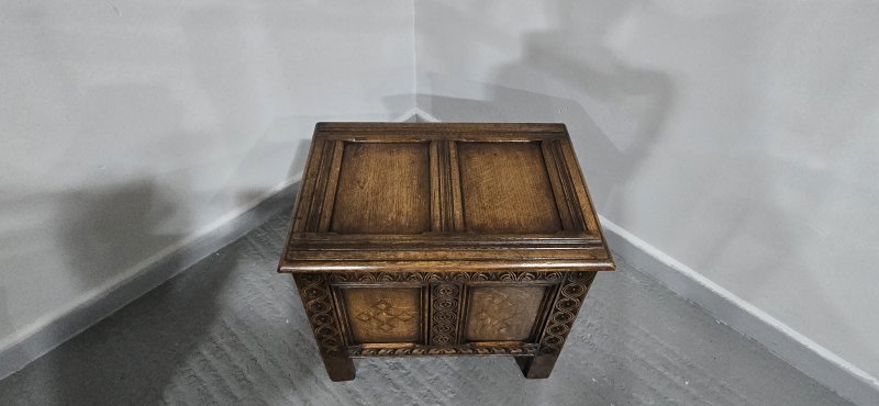 Very Small Oak Inlaid Coffer - Image 7
