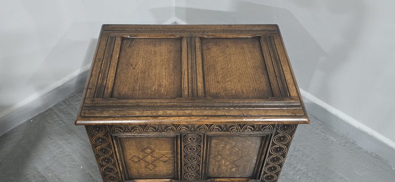 Very Small Oak Inlaid Coffer - Image 8