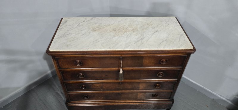 Superb French Walnut Commode Chest of Drawers - Image 4