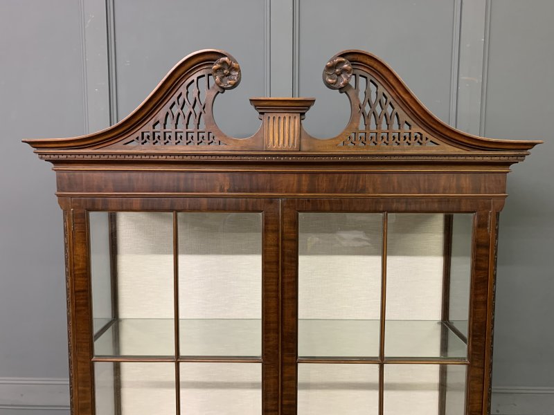 Chippendale Style Mahogany Display Cabinet - Image 5