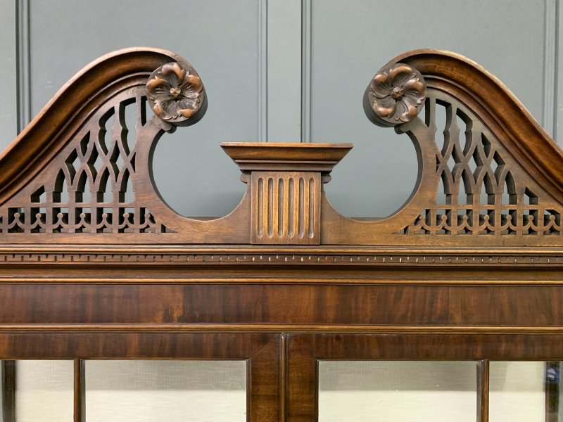 Chippendale Style Mahogany Display Cabinet - Image 8
