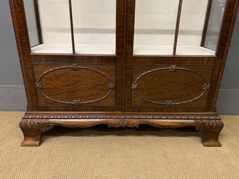 Chippendale Style Mahogany Display Cabinet - Image 10