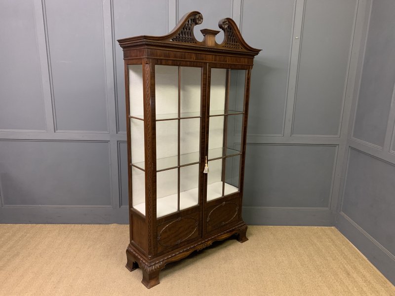 Chippendale Style Mahogany Display Cabinet - Image 11