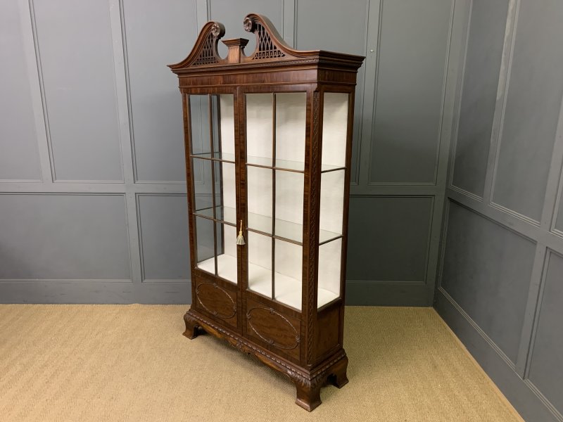 Chippendale Style Mahogany Display Cabinet - Image 6
