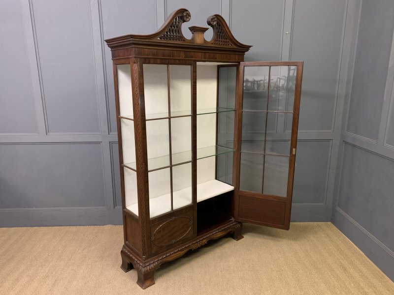 Chippendale Style Mahogany Display Cabinet - Image 15