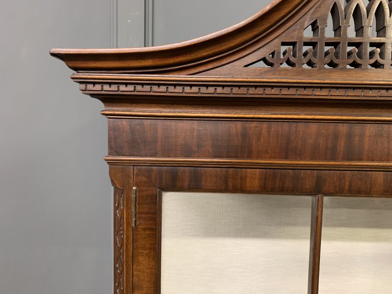Chippendale Style Mahogany Display Cabinet - Image 13