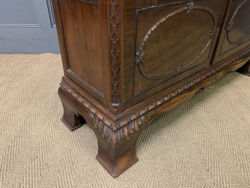 Chippendale Style Mahogany Display Cabinet - Image 17