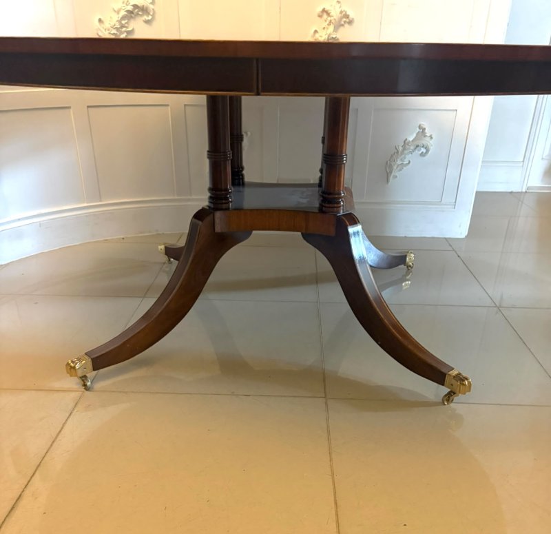 Antique Figured Mahogany Satinwood Inlaid Circular 8 Seater Dining Table - Image 9