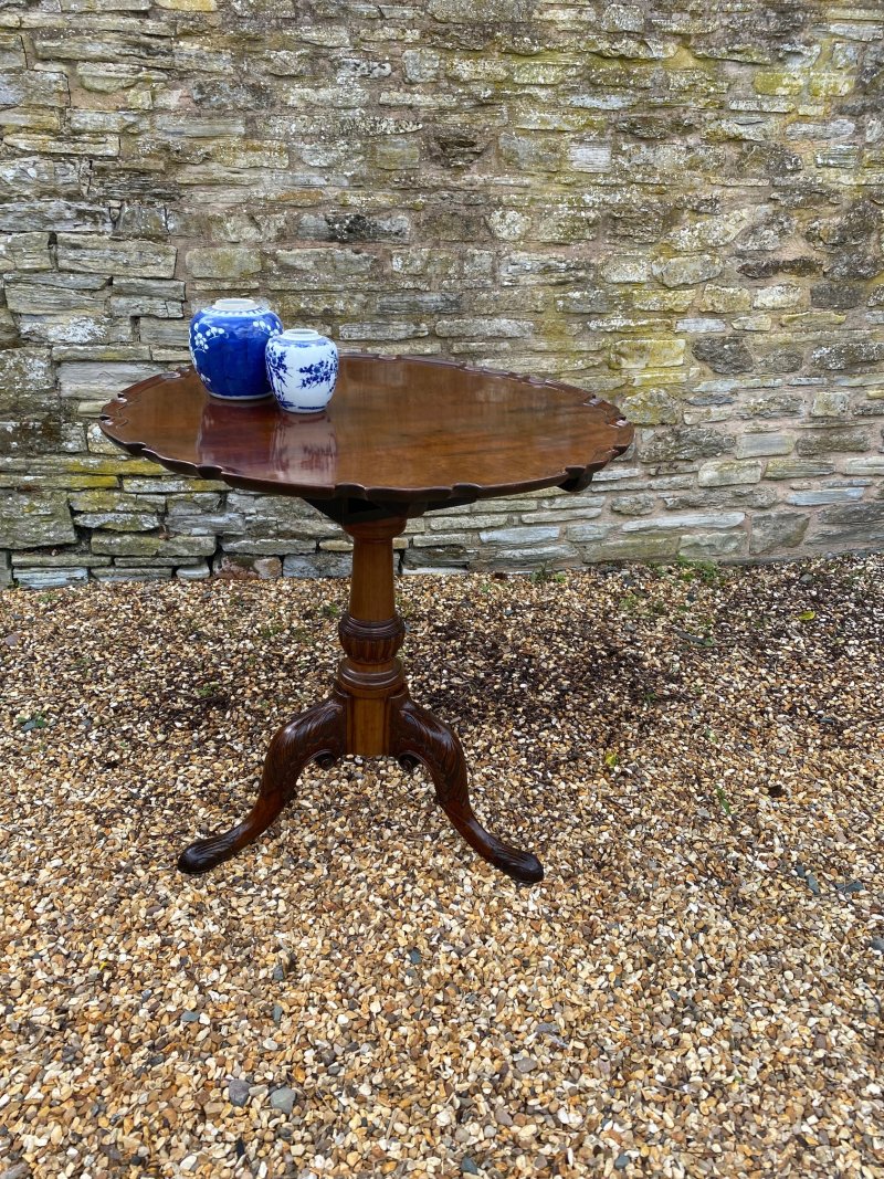 Georgian pie crust edged table