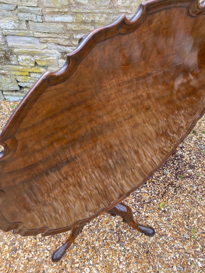 Georgian pie crust edged table - Image 4