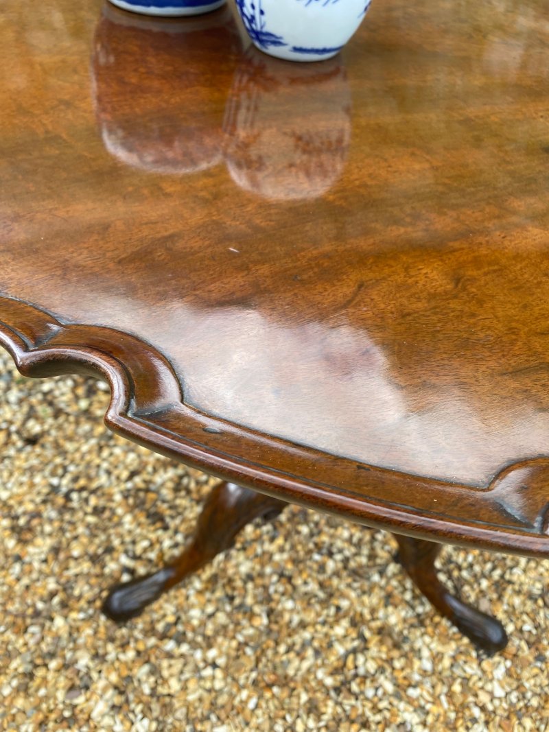 Georgian pie crust edged table - Image 2