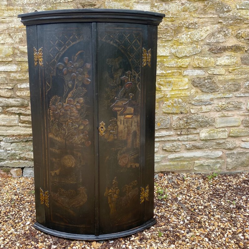 Georgian chinoiserie hanging corner cupboard