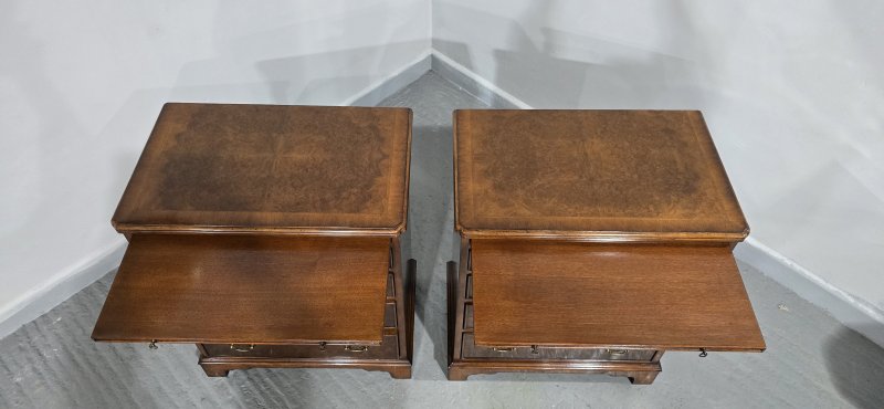 Excellent Pair Burr Walnut Chests of Drawers - Image 6