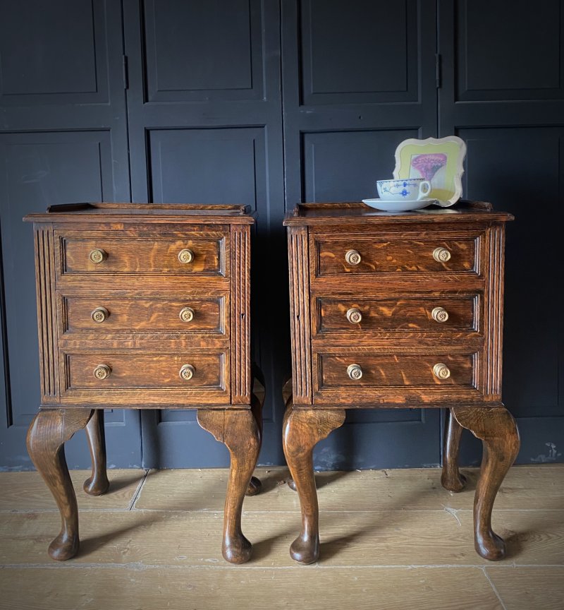 Pair of bedsides/collectors cabinets - Image 3