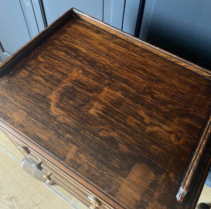 Pair of bedsides/collectors cabinets - Image 9