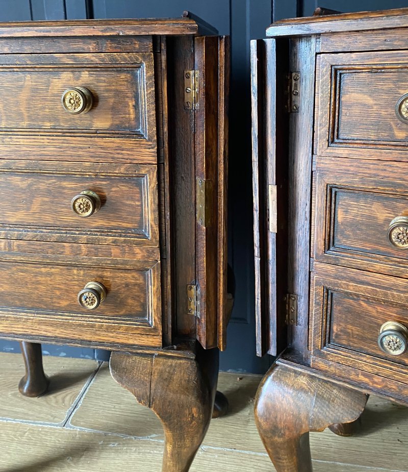 Pair of bedsides/collectors cabinets - Image 4