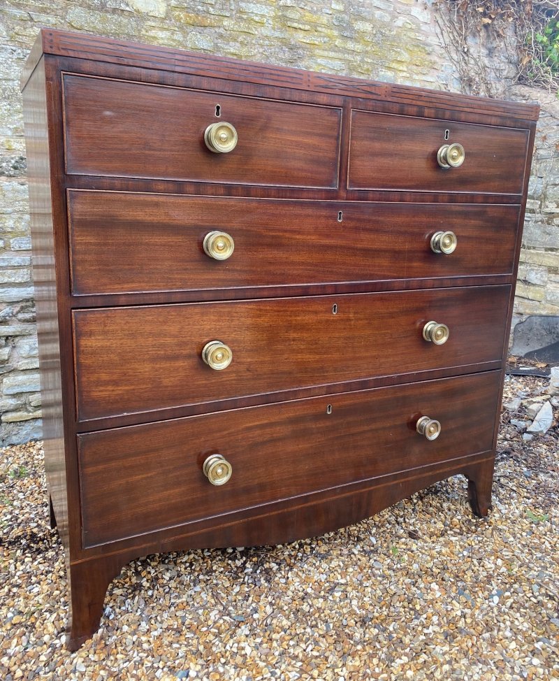 Regency mahogany chest of drawers