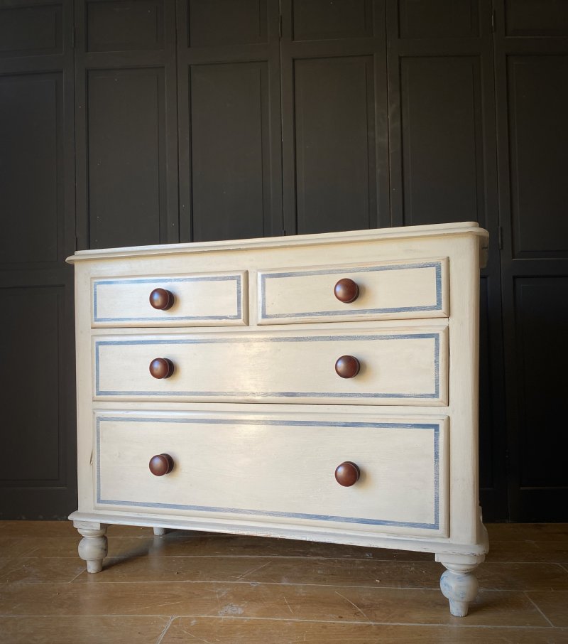 Victorian pine chest of drawers