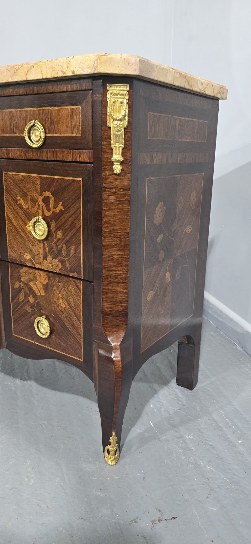 Excellent Quality French Marquetry Commode Chest of Drawers - Image 10