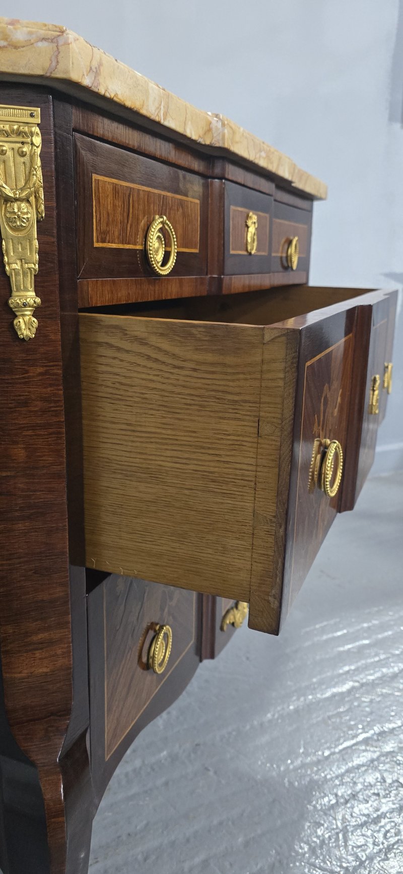 Excellent Quality French Marquetry Commode Chest of Drawers - Image 8